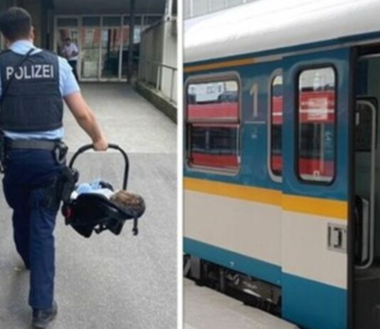 Die Polizei brachte das kleine Mädchen zurück zu seinen Eltern.