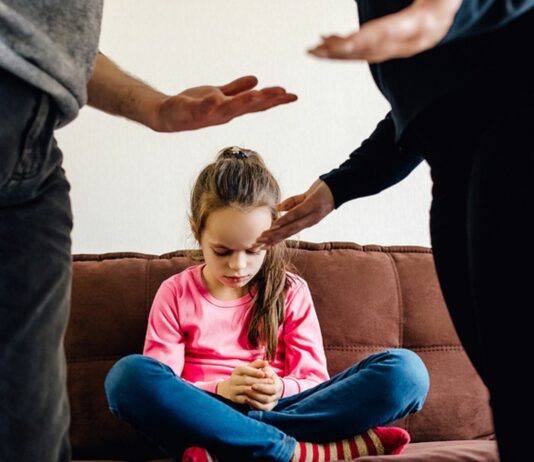 Eltern, die sich nur noch streiten, sind für ihre Kinder eine enorme psychische Belastung.