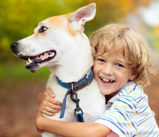 Es gibt einige Vornamen, die für den Hund und für das Kind passen würden.