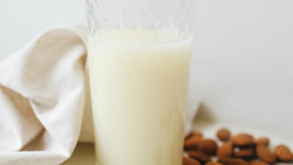 Ist Mandelmilch in der Stillzeit gesund?