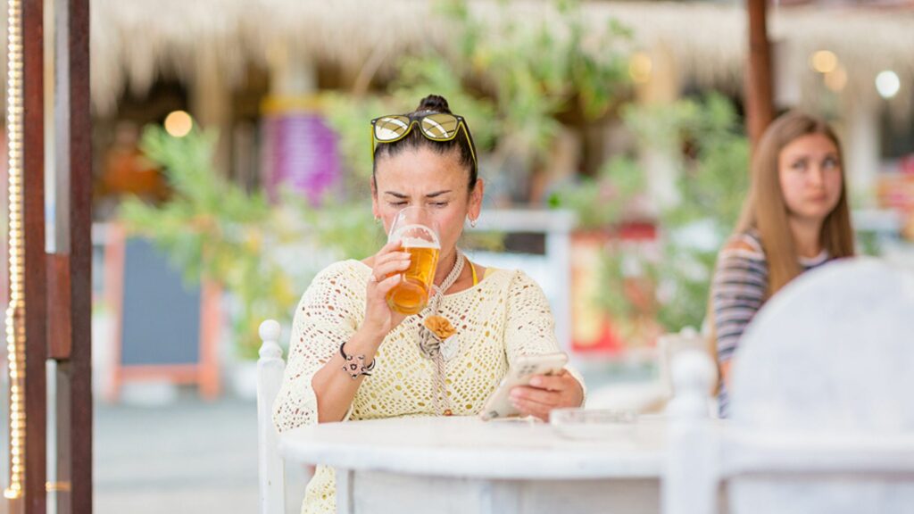 Mallorca: Mutter lässt Kind bei Fremden, um sich zu betrinken