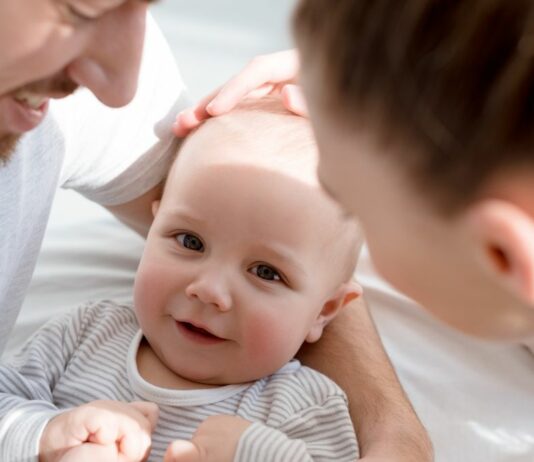 Christie (Pflegekind aus Kindertagen) ist bereits Mama von vier Kindern, adoptierte jedoch nach dem Tod der Exfrau ihres Mannes ihr Neugeborenes, um ihm eine Kindheit im Heim/ in Pflegefamilien zu ersparen.