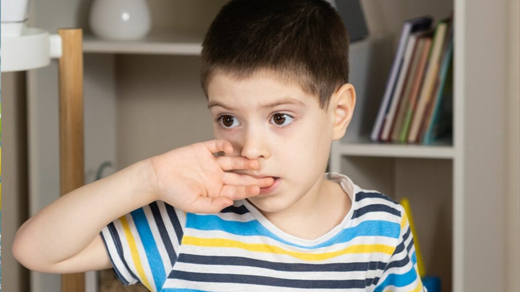 Was kann ich tun, wenn mein Kind an den Fingernägeln knabbert?