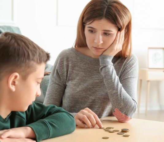 Viele Mamas kennen das Gefühl, wenn es am Ende des Monats eng wird.