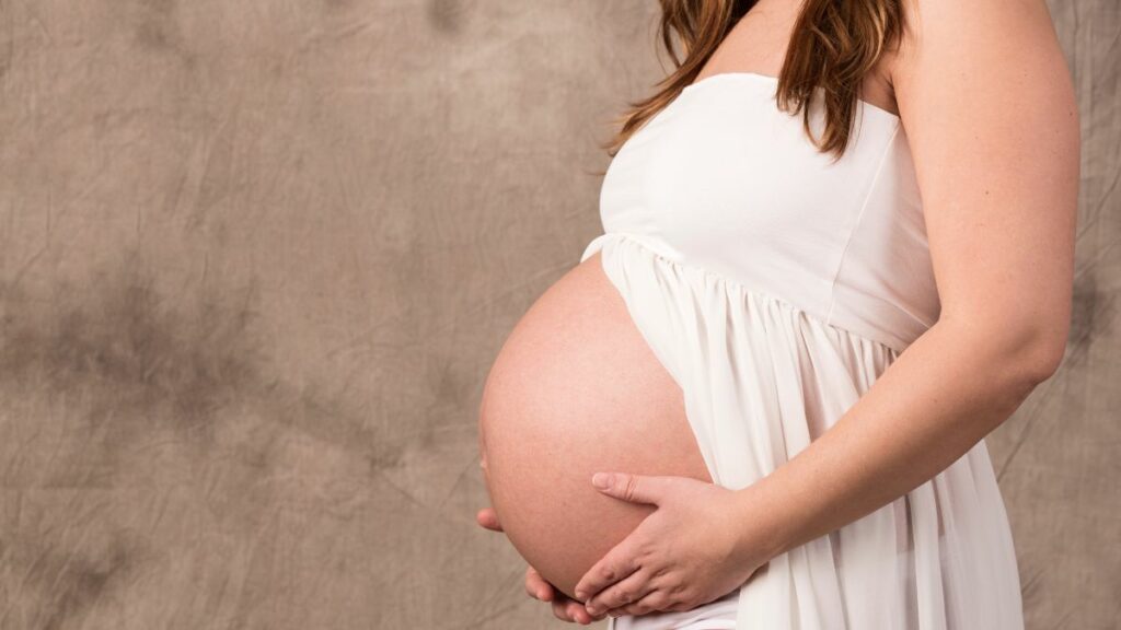 Gigantischer Babybauch: Bald-Mama kann es selbst kaum fassen