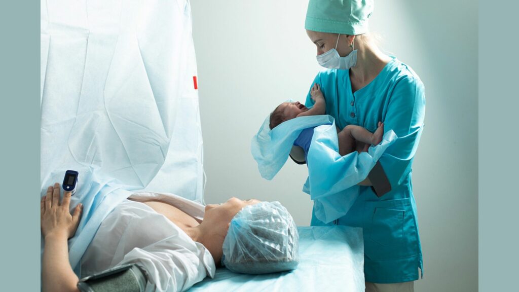 „Psychische Verletzung”: Mann verklagt Klinik, weil er Kaiserschnitt mitansah