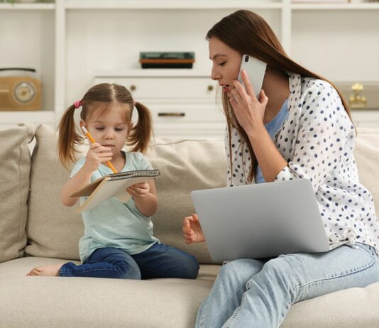 Einerseits Vollzeit-Mitarbeiterin, andererseits Vollblut-Mama – kann das gut gehen?