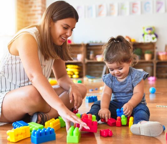 Die Mama und TikTokerin Noel LaPalamento gewehrt ihrer Tochter Giada einen Schultag im Monat blau zu machen – das Tagesprogramm bestimme dann sie.