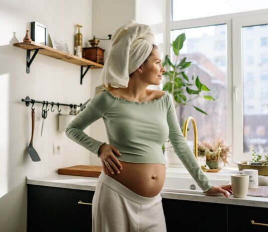 Schon während der Schwangerschaft kannst du die Abwehrkräfte deines Babys stärken.