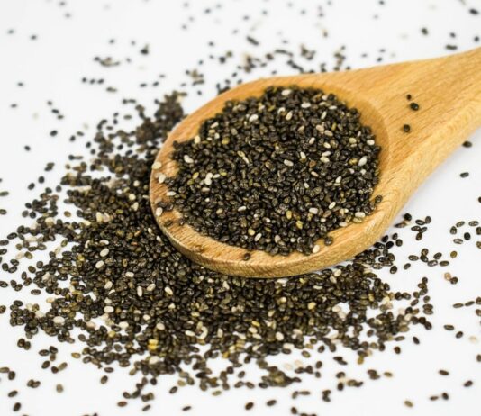Chia Samen enthalten viele wichtige Nährstoffe und sind auch in der Stillzeit erlaubt.