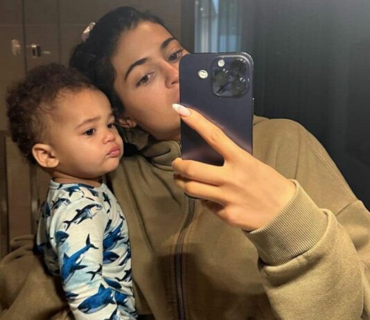 Kylie Jenner und ihr Sohn Aire.