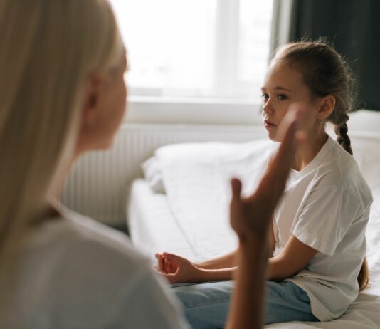 Viele Kinder leiden ein Leben lang, wenn die emotionale Nähe zuhause gefehlt hat.