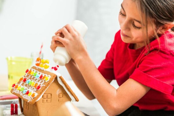 Hier verraten wir euch unsere Tipps & Tricks rund ums Lebkuchenhaus bauen.