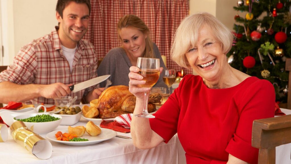 Weihnachten mit der Schwiegermutter: So bleibst du gelassen