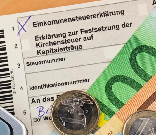 Das Kindergeld ist steuerfrei für Eltern. Wichtig ist aber, dass es trotzdem in der Steuererklärung richtig angegeben wird.