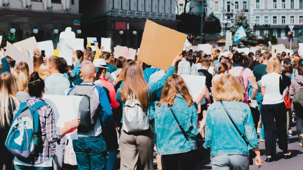 Mit Kindern auf eine Demo gehen? Das solltet ihr beachten!