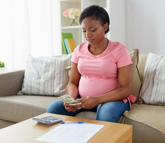 Lohnersatz für berufstätige Mütter: Wie lange wird das Mutterschaftsgeld gezahlt?