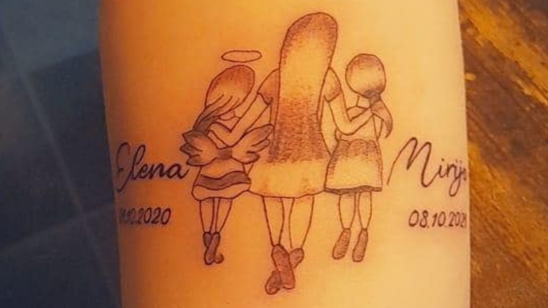 Sternenkinder-Tattoos aus der Echte Mamas Community: Mama mit Kind und Sternchen im Arm.