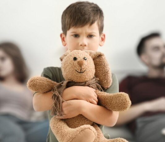 Für Kinder ist es oft traumatisch, mit suchtkranken Eltern aufzuwachsen.
