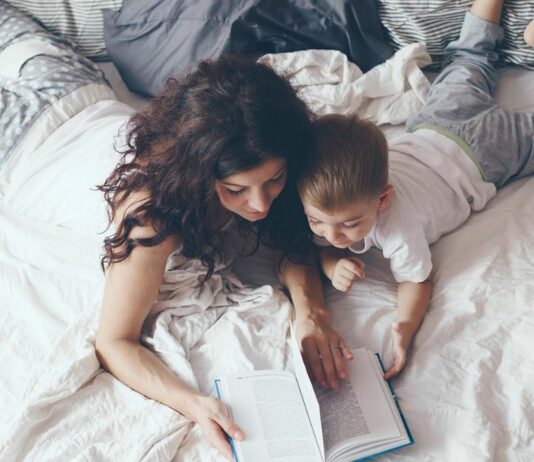 Vorlesen gehört für viele zum Einschlafritual.