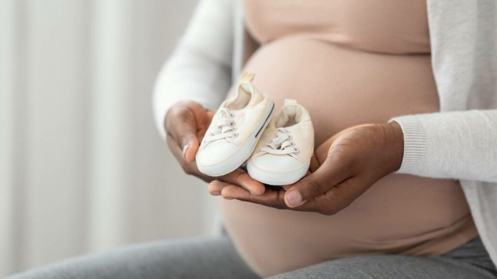 Erste Schuhe fürs Baby: Ab wann es sie braucht & worauf du achten solltest