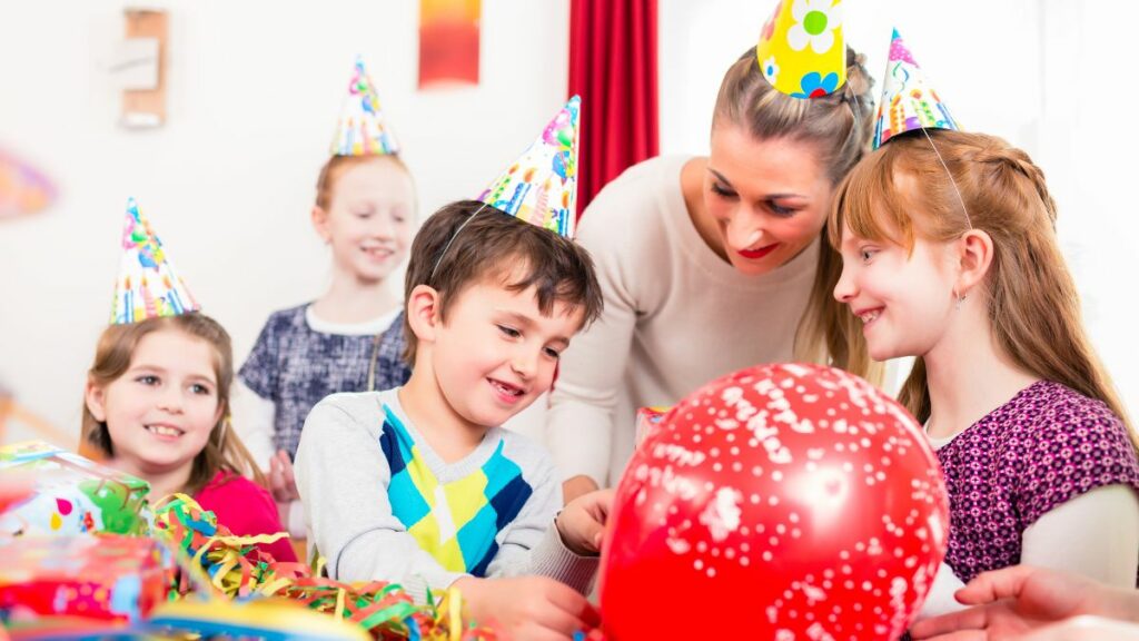 „Mein 7-Jähriger darf nur mit mir zu Kindergeburtstagen.”