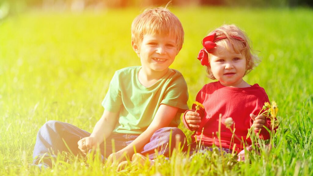 Namenstage und andere passende Vornamen für Mai-Babys