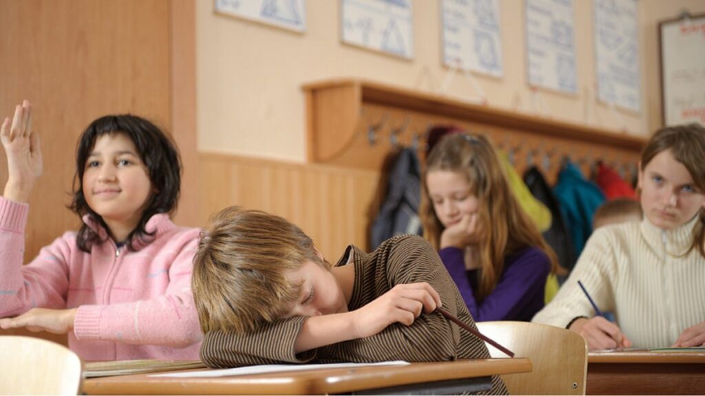 Good News für Langschläfer*innen🦉: Erste Schule bietet Lernen in Gleitzeit an
