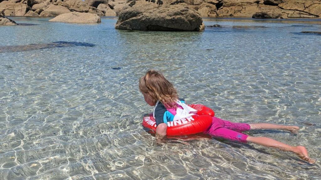 Schwimmhilfen für Babys und Kleinkinder: Welche ist sinnvoll?