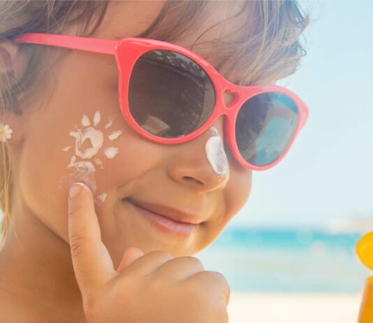 Die häufigsten Fragen rund um den Sonnenschutz für Kinder – Wir haben die Antworten für euch.