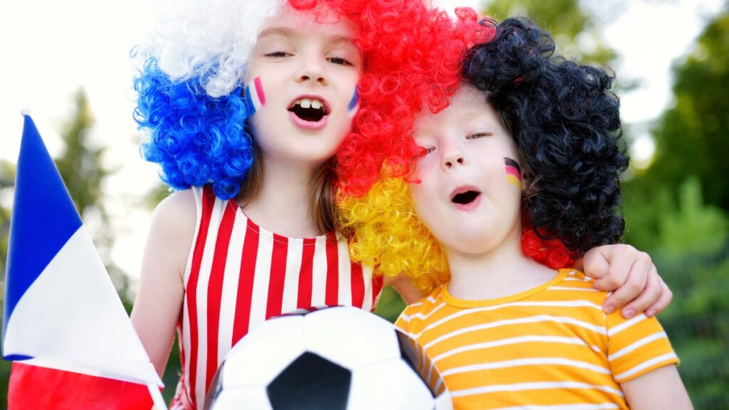 Public Viewing mit Kindern: So habt ihr gemeinsam Spaß am Spiel!