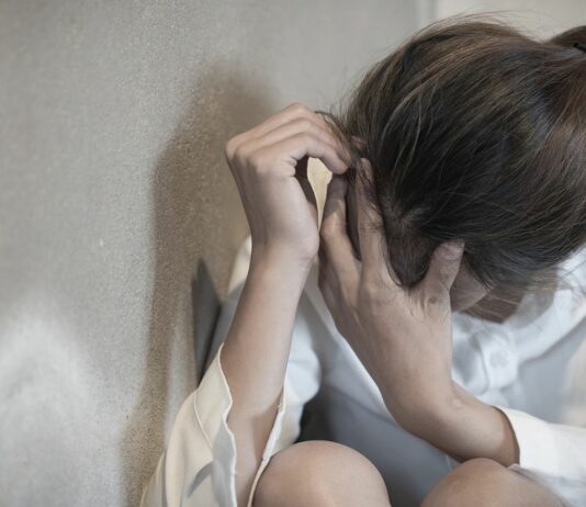 Neue Daten zeigen: Im vergangenen Jahr ist die Zahl der Frauen, die zu Hause Gewalt erfahren, gestiegen.