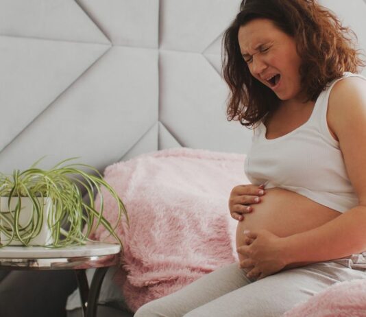 Bei einem Wehensturm sorgen zu häufige und zu starke Wehen für Stress bei Mutter und Baby.