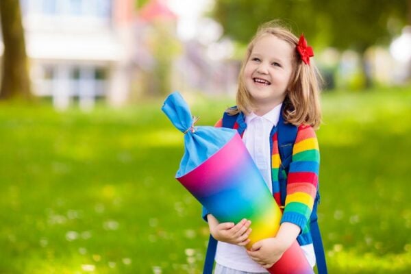 Viele Supermärkte und Unternehmen versüßen den Schulstart und füllen die Schultüte gratis.