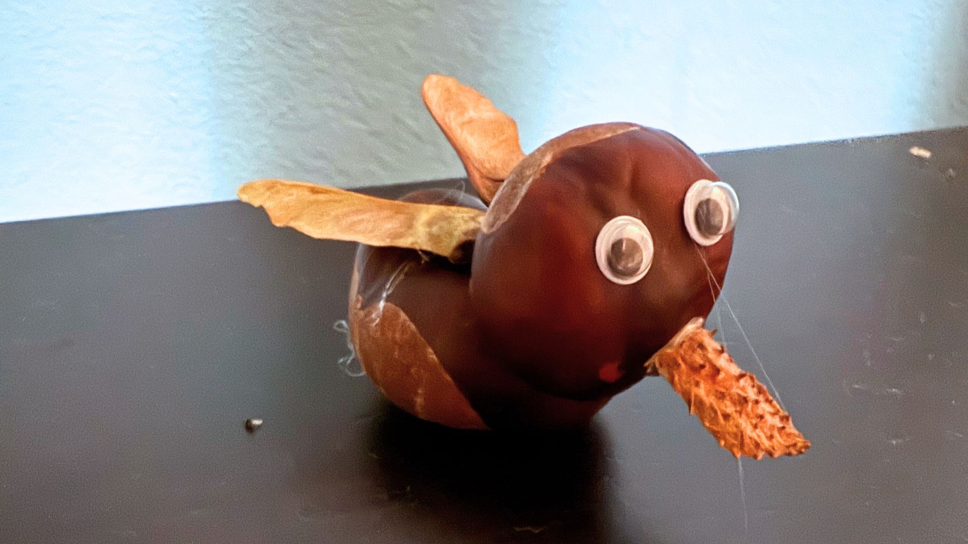 Auch eine Ente lässt sich aus Kastanien basteln.