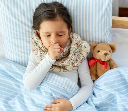 Typisch bei einer Infektion mit Mykoplasmen bei Kindern ist anhaltender, trockener Reizhusten.