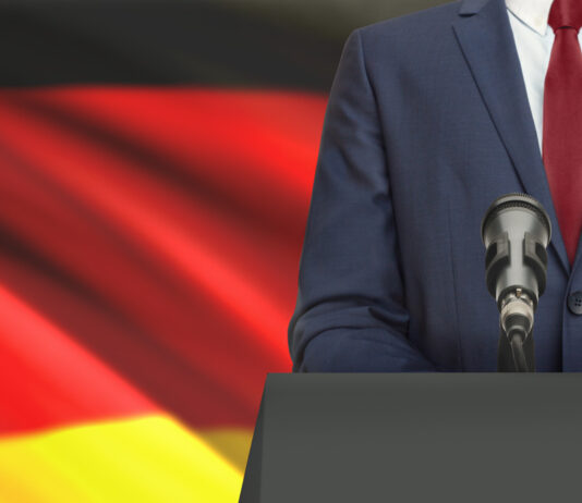 Familienpolitische Themen wie zum Beispiel die Kita-Misere kamen beim ersten Kanzlerduell überhaupt nicht zur Sprache. Foto: Adobe Stock / EM