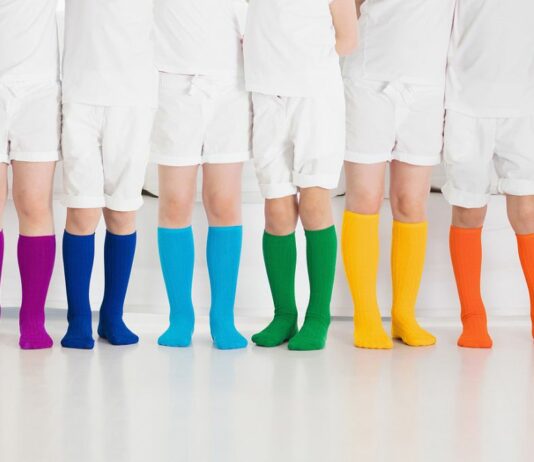 Rote Socken, oder doch eher blau? Für welche politische Farbe sich unsere Kids wohl entscheiden würden, zeigt die U18-Wahl. Foto: Bigstock