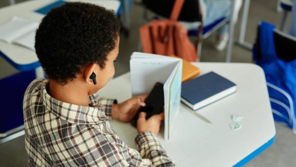 Schluss mit Ablenkung? Handyverbot an Schulen geplant