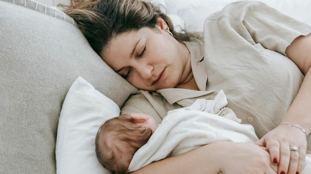 Dauermüde als Mama: Wie gefährlich ist Schlafmangel – und was hilft?