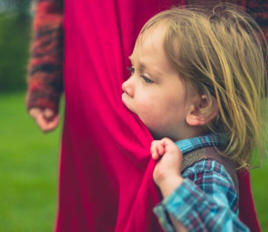 Schüchterne Kinder benötigen dein Verständnis.