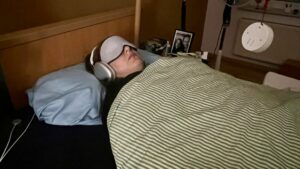 In der schlimmsten Phase lag Anne rund um die Uhr im Dunkeln, mit Schlafmaske und Hörschutz.