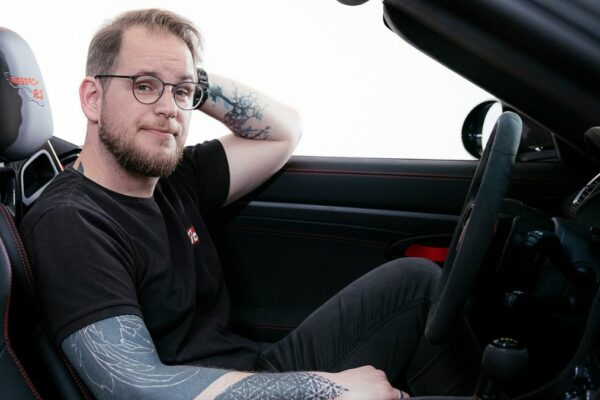 Patrick Lang und seine Frau adoptierten einen kleinen Jungen.