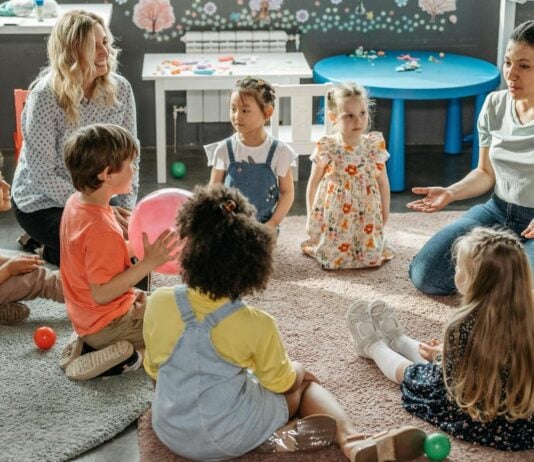Die Erzieherinnen kümmern sich liebevoll um die Kleinsten.
