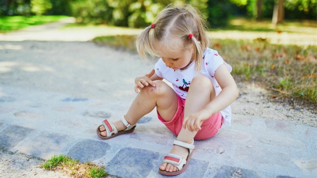 Wunden bei Kindern: so versorgst du sie richtig!