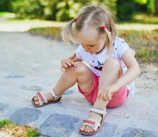 So werden Wunden bei Kindern richtig versorgt