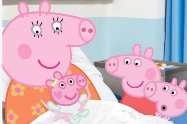Hurra, das Baby ist da! Peppa Wutz und ihre Familie freuen sich sehr über die Geburt von Baby Elvie.