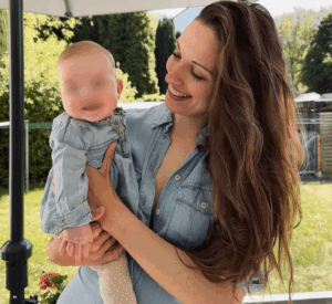 Sarah ist dankbar für ihre kleine Tochter.