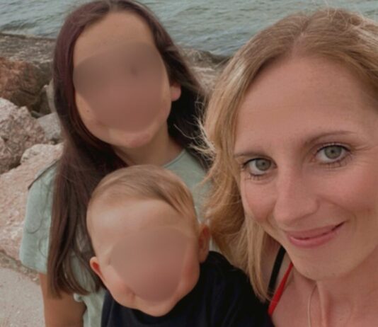 Stephanie und zwei ihrer Kinder.