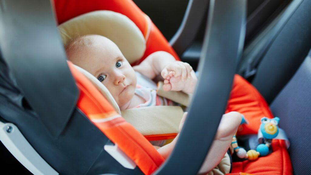 Säugling bei Hitze allein im Auto – Mutter zeigt sich uneinsichtig